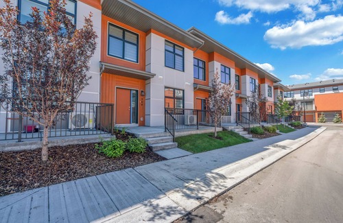 Southwest Calgary Casa | Luxury 3BR in Belmont | Private Garage + Sleep 6