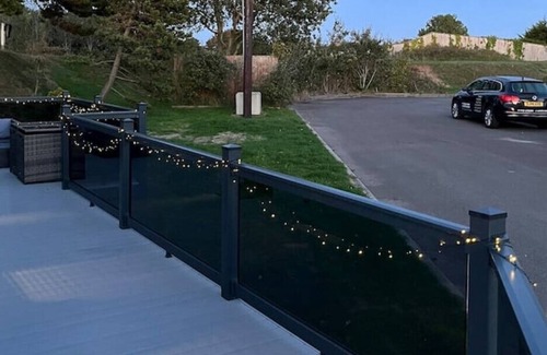 Porthcawl Cabina | Luxury 3BR Lodge in Trecco Bay, Porthcawl