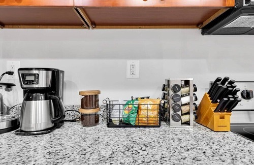 Petworth Apartamento | Luxury 3BR & Parking in Central DC - Steps to Metro
