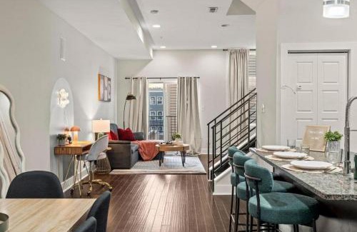 Fairmount Apartamento | Luxury 3BR Rooftop Retreat , Walk to MET and Metro! Free Parking
