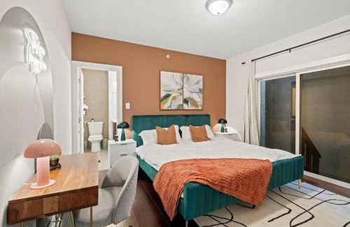 Fairmount Apartamento | Luxury 3BR Rooftop Retreat , Walk to MET and Metro! Free Parking