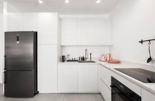 Kerem HaTeimanim Apartamento | Luxury 3BR Sea View and Pool