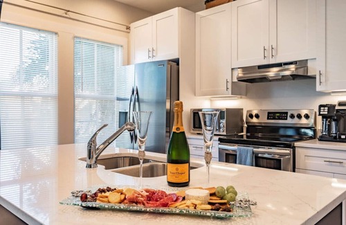 East Ybor Casa | Luxury 3BR Ybor City Townhouse Near 7th