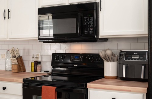 Indian Point Casa | Luxury 4 BD with fully-fenced + heated private pool! King Bed, Xbox + Game Room!