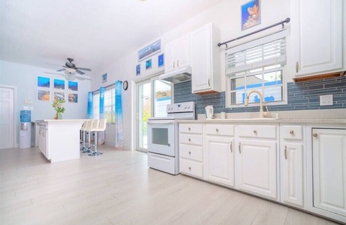East End Casa | Luxury 4 Bdr Ocean View Home w/ Pool + Hot Tub