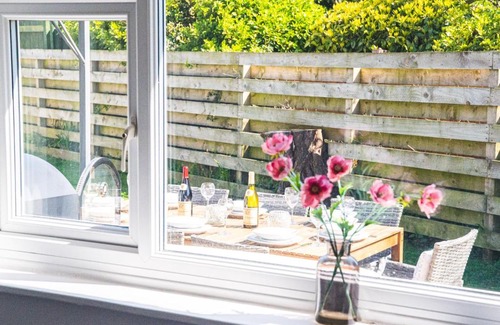 Trearddur Bay Villa | Luxury 4 Bed, 3 Bathroom, Pet Friendly Villa, Sleeps 8, with Hot Tub in Trearddur Bay