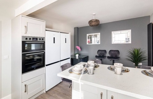 Oxford Casa | Luxury 4 bed 5 baths house ,free parking, wifi