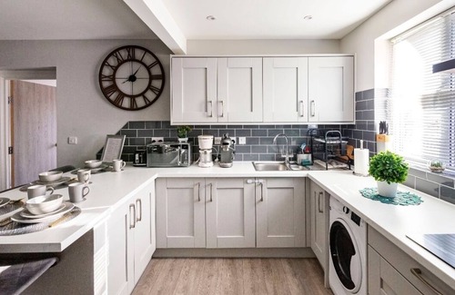 Oxford Casa | Luxury 4 bed 5 baths house ,free parking, wifi