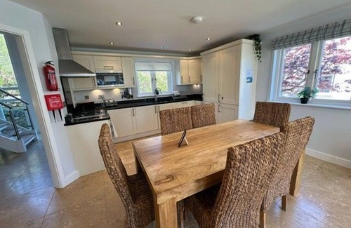 St Austell Villa | Luxury 4 bed detached villa, minimum 3 bathrooms, large open plan lounge/kitchen/dining area.