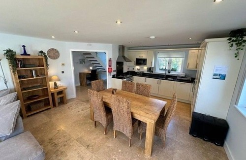 St Austell Villa | Luxury 4 bed detached villa, minimum 3 bathrooms, large open plan lounge/kitchen/dining area.