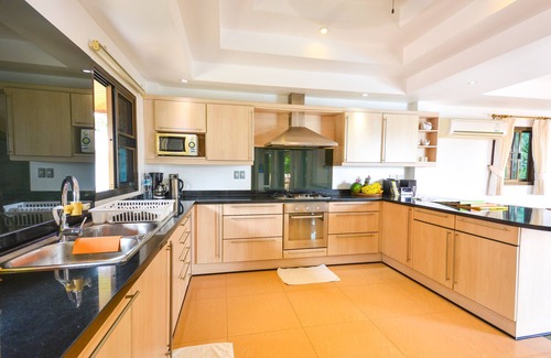 Kata Villa | Villa de lujo de 4 camas con piscina infinita, chef.