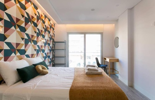 Alges Apartamento | Luxury 4 bedr Flat w/PANORAMIC Views & Pool!