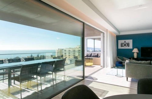Alges Apartamento | Luxury 4 bedr Flat w/PANORAMIC Views & Pool!