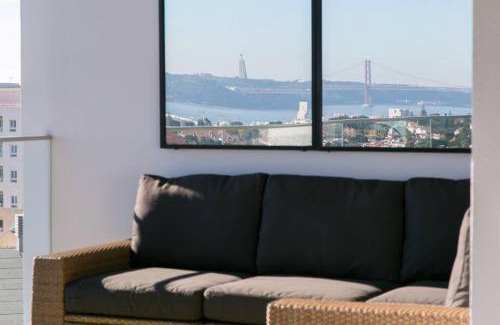 Alges Apartamento | Luxury 4 bedr Flat w/PANORAMIC Views & Pool!