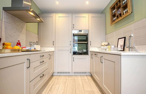 Newport Pagnell Casa | Luxury 4 Bedroom House-Sleeps 7