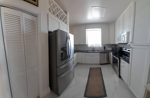 Bahamia West Apartamento | Luxury 4 bedroom 2 1/2 bath Condo with pool