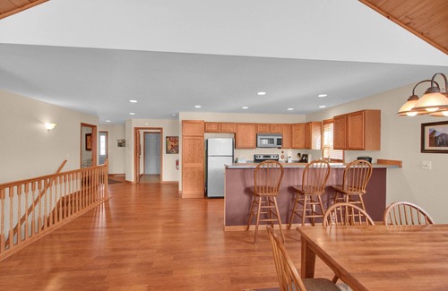Rome Condominio | Luxury 4 bedroom Condo on Lake Arrowhead Lakes course, 1 mile to Sand Valley