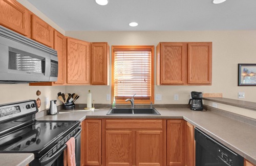 Rome Condominio | Luxury 4 bedroom Condo on Lake Arrowhead Lakes course, 1 mile to Sand Valley