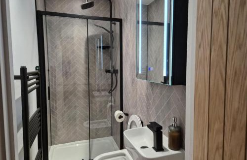 Selhurst Casa | Luxury 4-Bedroom Haven Garden Parking