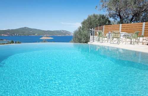 Galatas Villa | Nueva Villa de Lujo 4 Dormitorio Con piscina que ofrece fantásticas vistas al mar