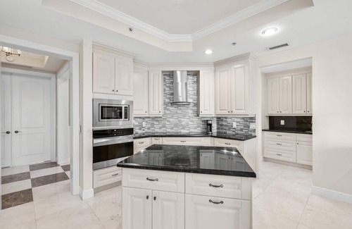 Jupiter Condominio | LUXURY 4-Ensuites Beach condo in Jupiter 100 Yards to Ocean!Ocean Views!