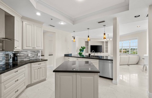 Jupiter Condominio | LUXURY 4-Ensuites Beach condo in Jupiter 100 Yards to Ocean!Ocean Views!