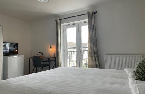 West Thurrock Casa | Luxury 4 Large Bedrooms West Thurrock Grays 3 bathrooms 1 en suite Netflix Free Parking