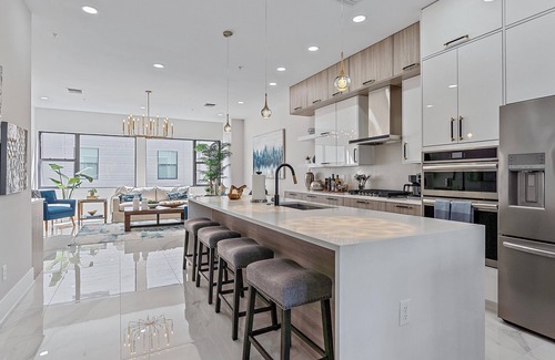 Downtown Casa | Luxury 4 Story Townhome with Elevator, Private Rooftop with Jacuzzi