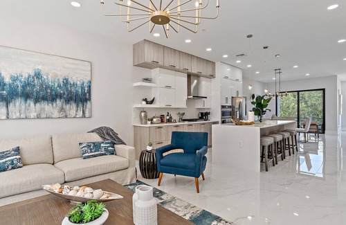 Downtown Casa | Luxury 4 Story Townhome with Elevator, Private Rooftop with Jacuzzi