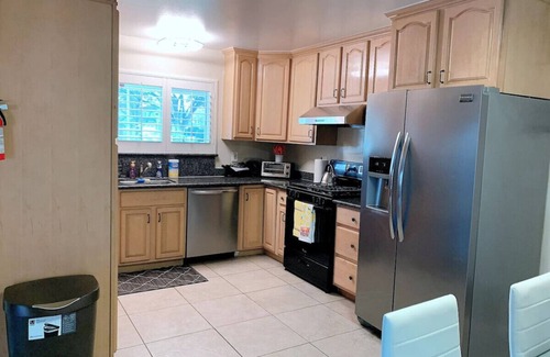 West San Jose Casa | "Luxury: 4B/3B with Dual EnSuites, Parking, WiFI"