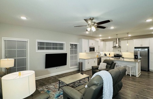 Augusta Casa | Luxury 4B/4.5b Home, EV Charger, deck by MCG #2