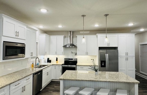 Augusta Casa | Luxury 4B/4.5b Home, EV Charger, deck by MCG #2