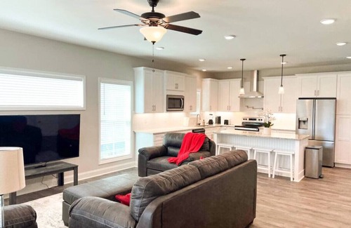 Augusta Casa | Luxury 4B/4.5b Home, EV Charger, deck by MCG #5
