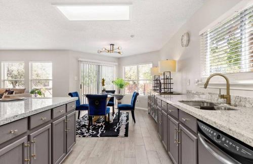 North San Antonio - SAT Casa | Luxury 4B Getaway near Airport Executive Suite