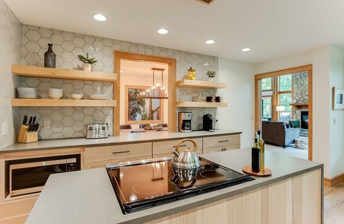 Scandia Casa | Luxury 4BD/3BA Custom Home-12 Acres - Sauna, Jet Tub, Theater, 3 Gas Fireplaces