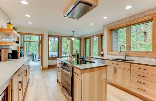 Scandia Casa | Luxury 4BD/3BA Custom Home-12 Acres - Sauna, Jet Tub, Theater, 3 Gas Fireplaces