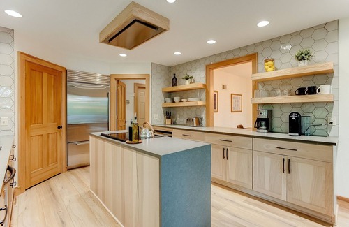 Scandia Casa | Luxury 4BD/3BA Custom Home-12 Acres - Sauna, Jet Tub, Theater, 3 Gas Fireplaces