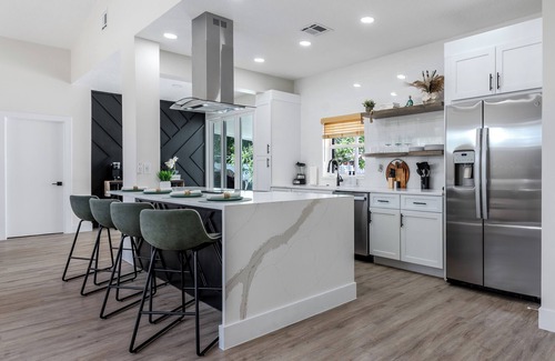 Lake Clarke Shores Casa | Luxury 4BR/2BA Heated Pool Oasis - Mini Golf