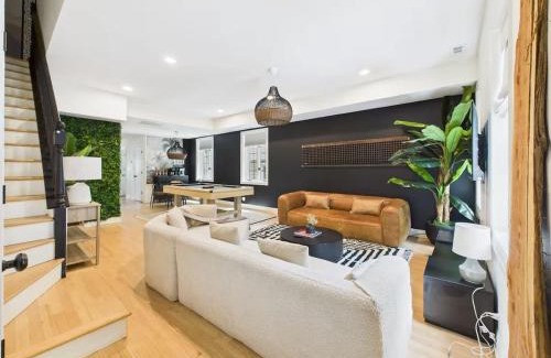 West Town Apartamento | Luxury 4BR-3BA Pool Table 2 Decks & Office