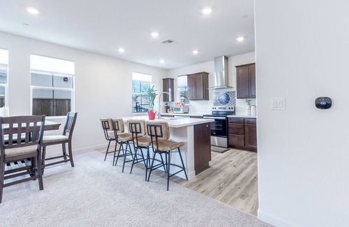 Elk Grove Casa | Luxury 4BR/3BA Retreat Near Casino, Parks & Fine Dining! Book Your Stay Now!