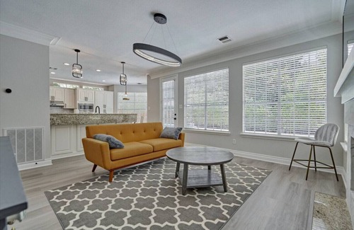 The Woodlands Casa | Luxury 4BR/3Bath with the heated pool and Spa