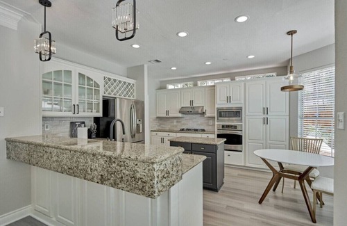 The Woodlands Casa | Luxury 4BR/3Bath with the heated pool and Spa