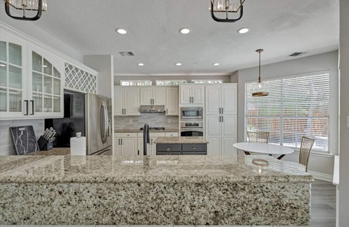 The Woodlands Casa | Luxury 4BR/3Bath with the heated pool and Spa