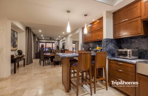 La Paz Condominio | Luxury 4BR/4Ba Beach front Villa perfect location
