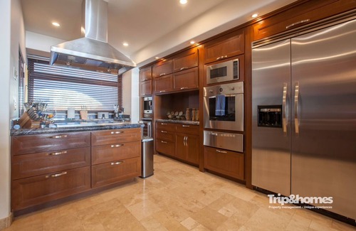 La Paz Condominio | Luxury 4BR/4Ba Beach front Villa perfect location