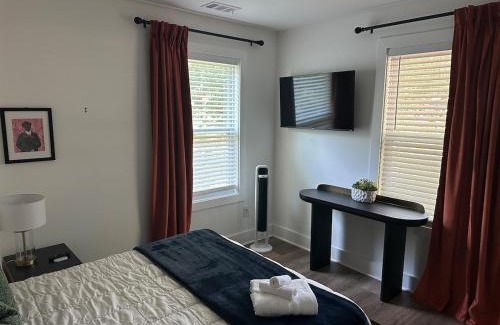 Belvedere Park Apartamento | Luxury 4BR 4BA w In-law suite & Firepit Lounge