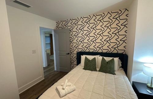 Belvedere Park Apartamento | Luxury 4BR 4BA w In-law suite & Firepit Lounge