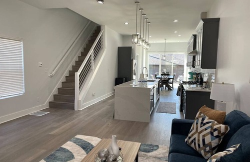 Fall Creek Place Casa | Luxury 4BR/5BA Downtown Indpls
