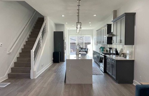 Fall Creek Place Casa | Luxury 4BR/5BA Downtown Indpls