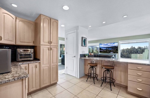 Tahoe Village Casa | Luxury 4BR | BBQ, Hot Tub & Lake Views | Sleeps 8